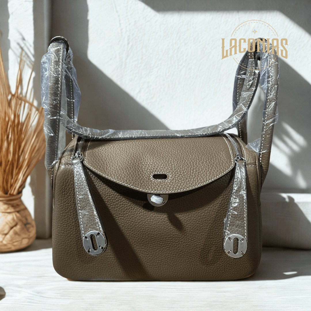One-shoulder commuting bag