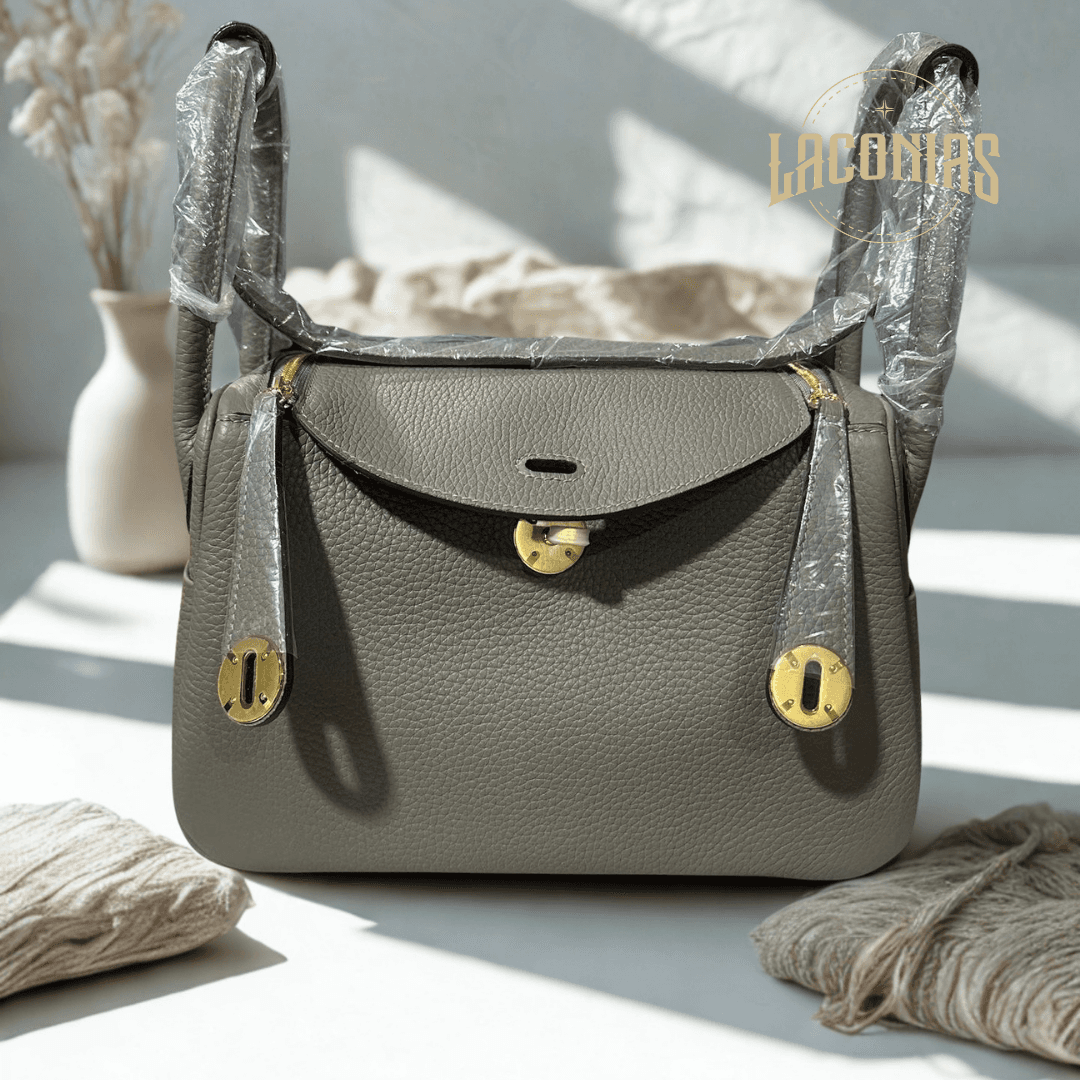 One-shoulder commuting bag view 1