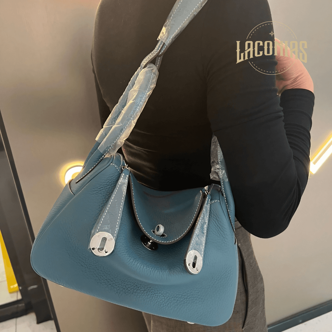 One-shoulder commuting bag — showcase 3