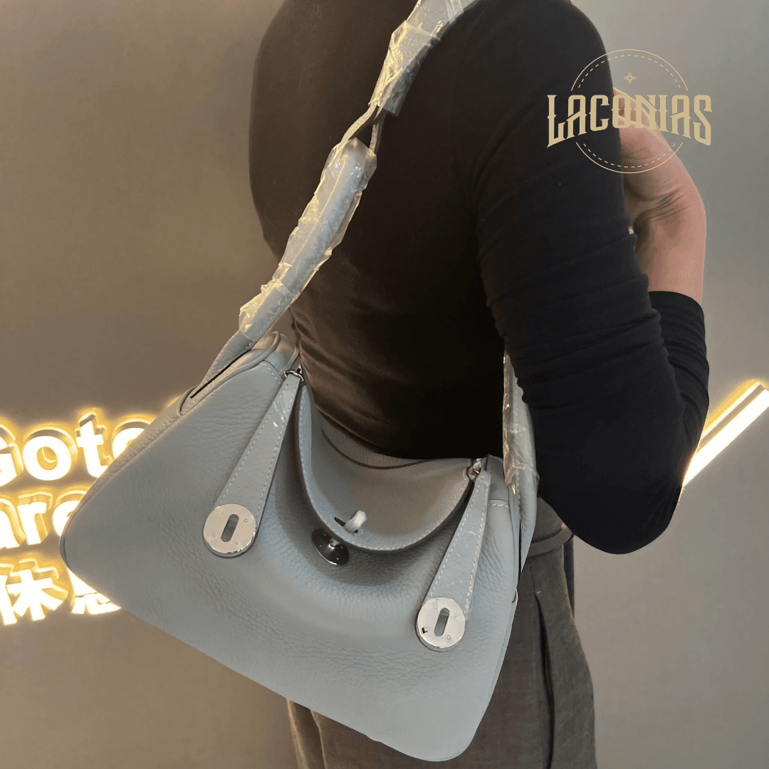 One-shoulder commuting bag — showcase 4