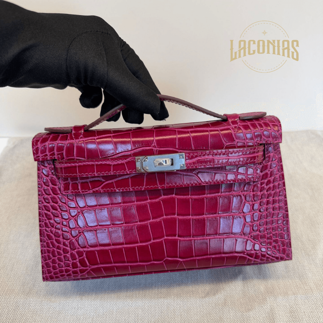 Crocodile pattern light luxury style handbag view 2